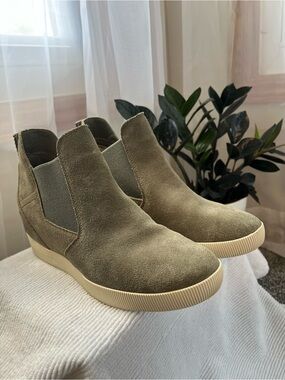 Sorel Olive Suede Wedge Ankle Booties with Cream Sole